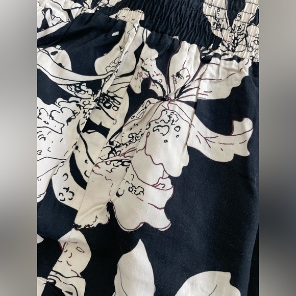 CAbi Isabel Black Floral Tiered Mini Skirt Style 5053 Size S - Picture 3 of 4